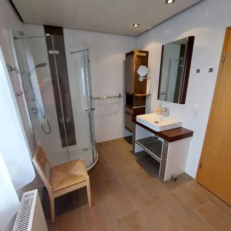 Harzhaus Rauch * 브라운라제